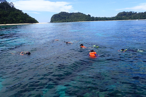 Koh Lanta: Abenteuer-Seefahrt nach Koh Rok und Koh HaaKoh Lanta: Abenteuer-Schiffstour nach Koh Rok und Koh Haa