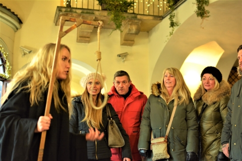 Praga: tour subterráneo de fantasmas, leyendas y medievales de 1 horaTour en aleman