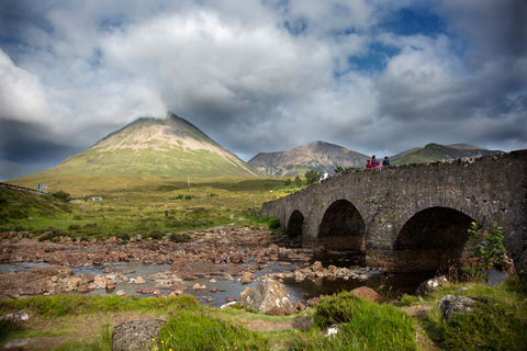 Edimbourg : Circuit de 5 jours dans les Highlands (île de Skye et Loch Ness)Hébergement en chambre double avec le train à vapeur Jacobite