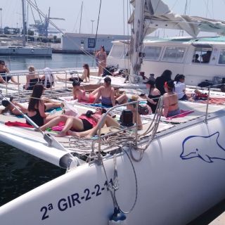 Altea: Beaches and Coves Sailing Catamaran Cruise with Lunch