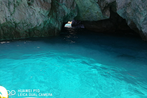 Sorrento: Amalfi Coast Yacht Cruise with Drinks and Snacks