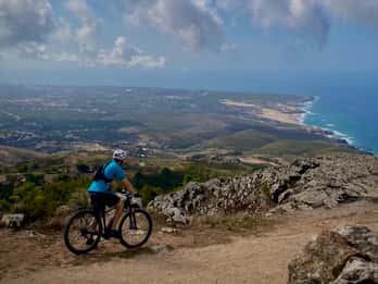 Lisbona: viaggio in e-bike dalle montagne di Sintra al mare di Cascais
