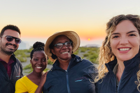 Santorini: Tour delle cantine con degustazione di vini e ciboTour al tramonto