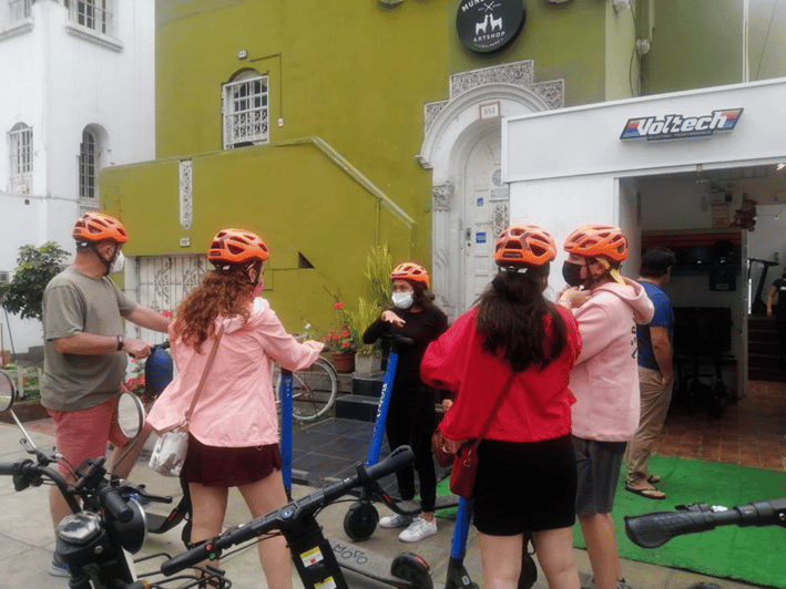 Desde Miraflores tour de ida y vuelta en scooter eléctrico a Barranco