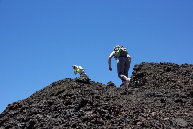Reunión: caminata por el volcán Piton de la FournaiseTour en grupo en francés | Reunión: Volcán fuera de pista semanal