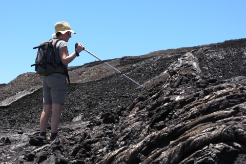 Réunion: Piton de la Fournaise Volcano Hike Group Tour in French | Réunion: Weekly Off Trail Volcano