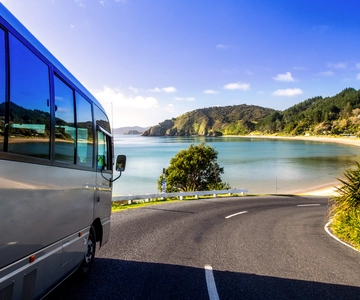 Russell: 1-Hour Sightseeing Tour by Coach & Long Beach
