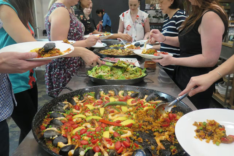 Perth: aula prática de culinária ou experiência em oficina de culináriaWorkshop de Fabricação de Sushi (Adultos)