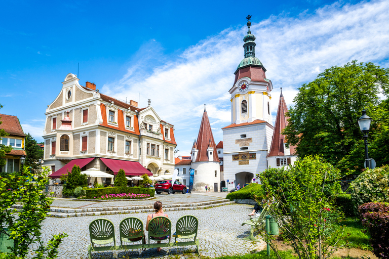 Wiedeń: Opactwo Melk, Wachau, prywatna wycieczka do Doliny DunajuW pełni z przewodnikiem Jednodniowa prywatna wycieczka z zamkiem Hinterhaus