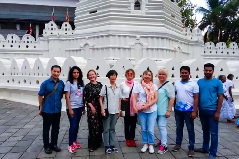 Excursión de 2 días a Kandy y Nuwara Eliya desde ColomboRecogida en Negombo