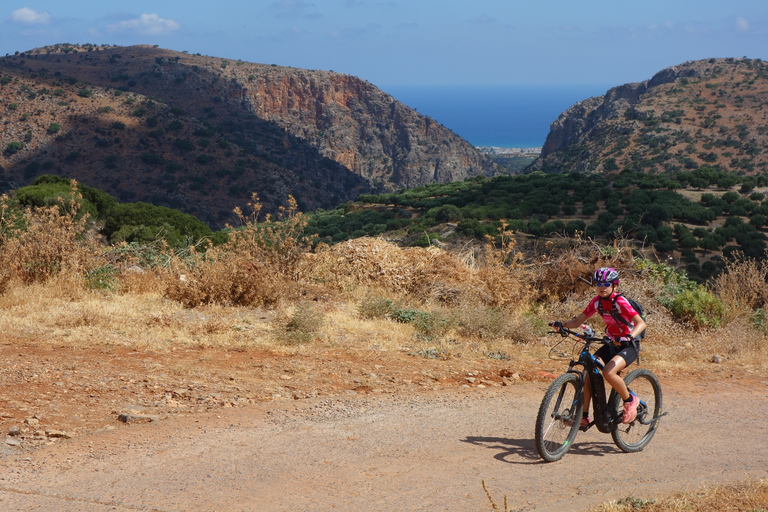 Depuis Analipsi: visite tout-terrain en vélo électrique