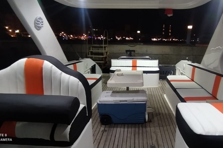 Hurghada: Privates Abendessen und Sunset Yacht Cruise