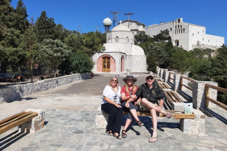 Santorin: expérience privée de 5 heures sur les joyaux cachésExpérience privée non touristique de 5 heures en anglais