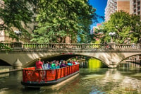 San Antonio, Small Group Tour w/ Alamo, Tower & River Cruise - Hizvo