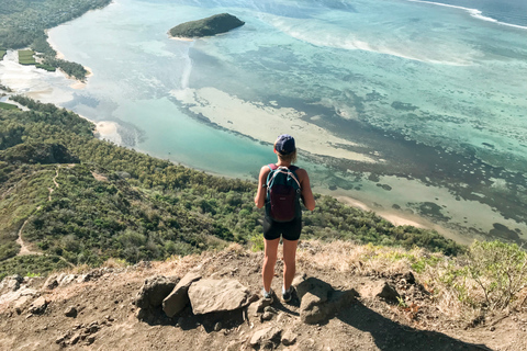 Mauritius: begeleide zonsopgangswandeling en klim naar de Le Morne-bergMauritius: Le Morne Brabant Guided Sunrise Hike and Climb