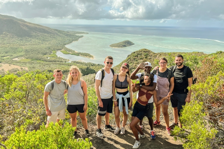 Mauricio: Excursión y Escalada Guiada al Amanecer en la Montaña Le MorneMauricio: Excursión y Escalada Guiada al Amanecer en Le Morne Brabant