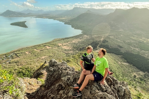 Mauritius: wycieczka i wspinaczka z przewodnikiem po górach Le Morne o wschodzie słońcaMauritius: wycieczka i wspinaczka z przewodnikiem po wschodzie słońca w Le Morne Brabant