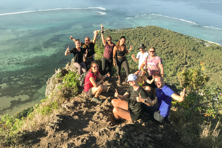 Mauritius: wycieczka i wspinaczka z przewodnikiem po górach Le Morne o wschodzie słońcaMauritius: wycieczka i wspinaczka z przewodnikiem po wschodzie słońca w Le Morne Brabant