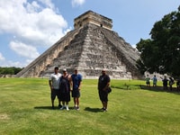 Desde Cancún, tour privado a Chichen Itzá y Yaxunah Ruinas - Hizvo