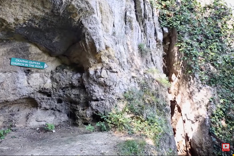 Bucarest: excursion privée de 2 jours dans les grottes et les monastères roumains