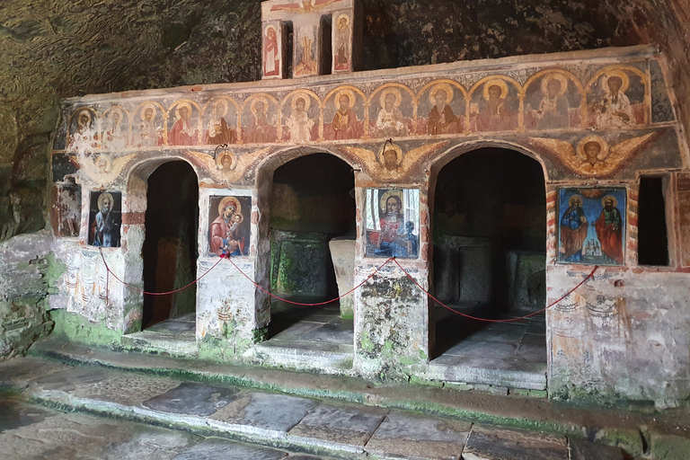 Bucharest: Romanian Caves & Monasteries Private 2-Day Trip