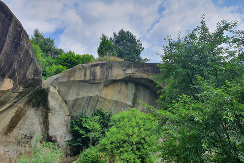 Bucarest: excursion privée de 2 jours dans les grottes et les monastères roumains