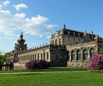 Shared Small Group Walking Tour in English