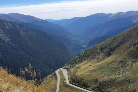 Desde Bucarest: tour privado de 2 días por la autopista Transfagarasan