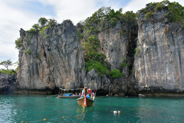 Krabi: Passeio ao pôr do sol nas 7 ilhas com jantar com churrasco e mergulho com snorkelPonto de encontro na praia de Railay