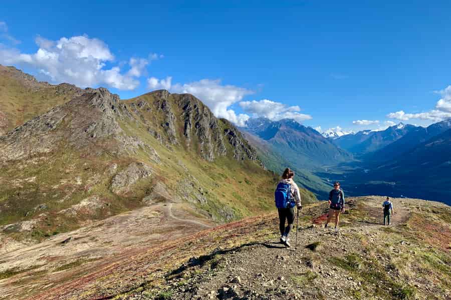 Von Anchorage aus: Geführte alpine Wanderung im Chugach State Park. Foto: GetYourGuide