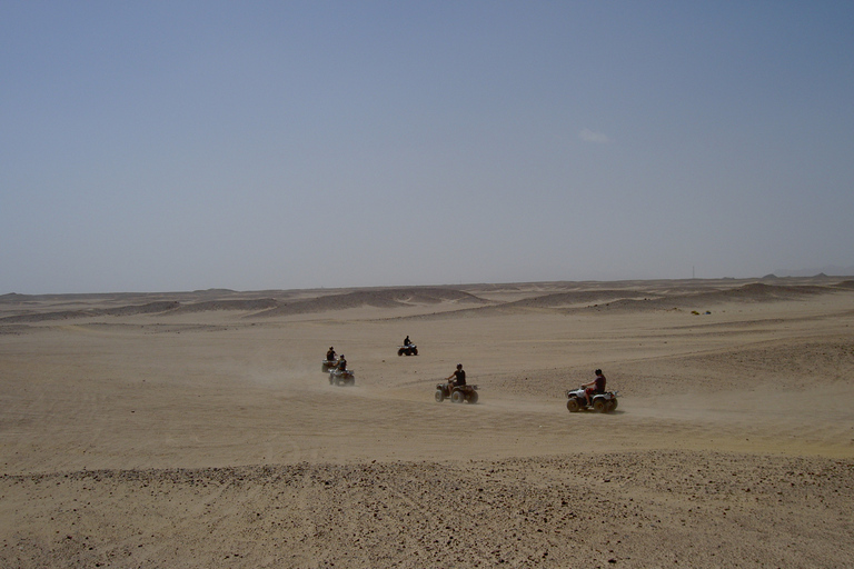 De Hurghada: excursão de quadriciclo na Baía de Makadi