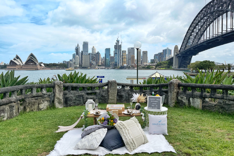 Kirribilli: Private Picnic for 2 with Sydney Harbor Views