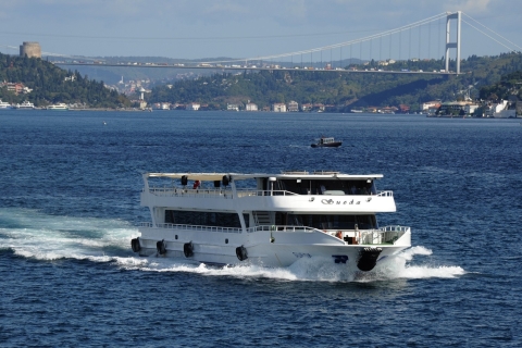 Estambul: crucero del Bósforo y tour en bus en Cuerno de Oro
