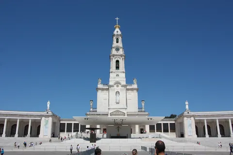 Lisbona: tour di un'intera giornata di Fátima, Batalha, Nazaré e Óbidos