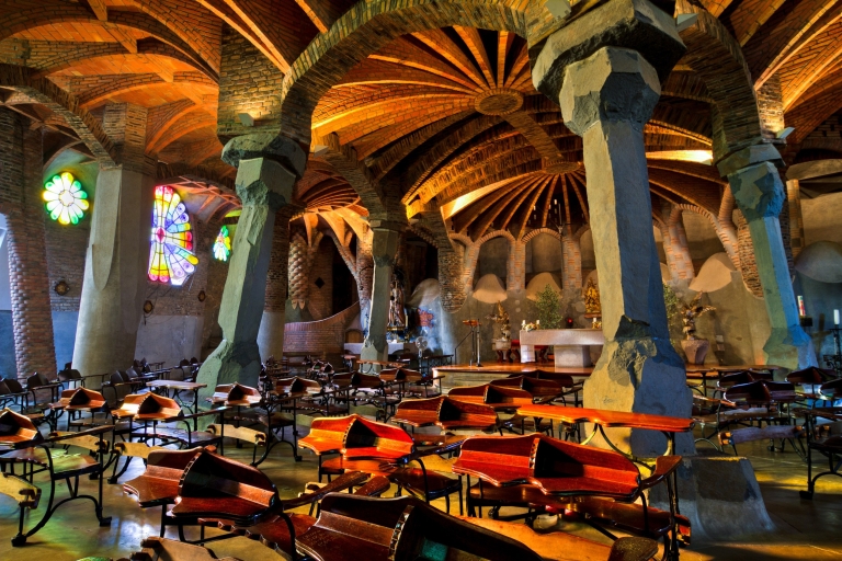 Barcelona: całodniowa prywatna wycieczka po mniej znanej sztuce GaudiegoGaudi nieoczekiwany: Colonia Guell i Casa Vicens bez biletu liniowego