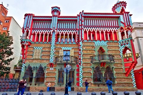 Barcelona: całodniowa prywatna wycieczka po mniej znanej sztuce GaudiegoGaudi nieoczekiwany: Colonia Guell i Casa Vicens bez biletu liniowego