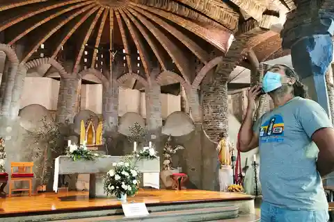 Barcelona: Full-Day Private Tour of Gaudi's Lesser-Known Art