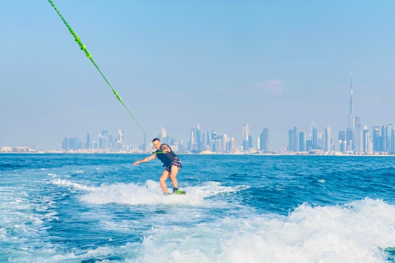 Dubái: experiencia privada en lancha motora y wakeboardSesión de 60 minutos