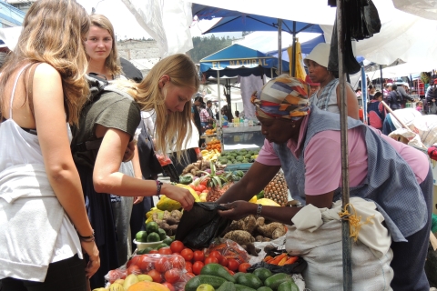 Van Quito: Otavalo Indian Market en Rose Farm Shared Tour