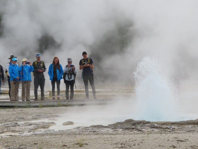Visit Yellowstone Upper Geyser Basin Hike with Lunch in Montana