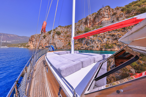 Kas : Journée complète d'excursion privée en bateau dans les îles de Kas avec déjeuner