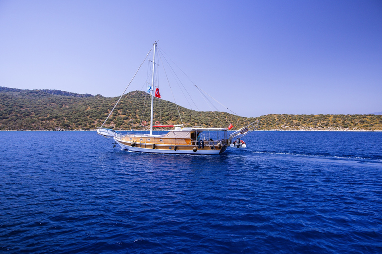 Kas : Journée complète d'excursion privée en bateau dans les îles de Kas avec déjeuner