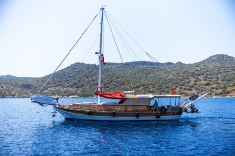 Kas : Journée complète d'excursion privée en bateau dans les îles de Kas avec déjeuner