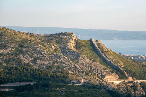 Split: Visita panorámica de la ciudad al atardecer en KlisExcursión nocturna al atardecer en Klis
