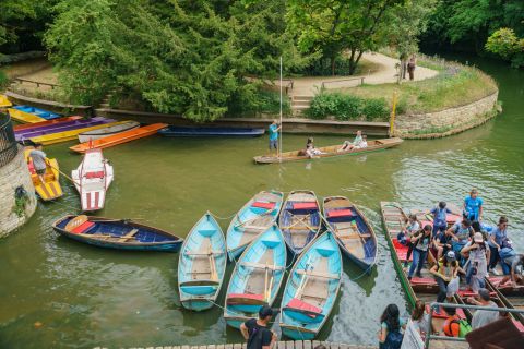 Oxford: tour guidato di punting per studenti sul fiume Cherwell