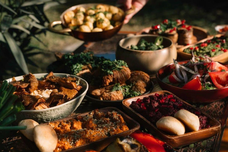 Tbilisi: Georgian Dinner, Wine & Folk Show with Pickup