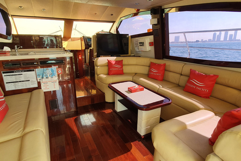 Dubai Marina: Private Yacht Tour with Small Group