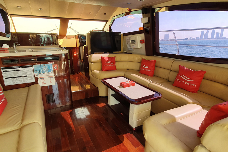 Dubai Marina: Private Yacht Tour mit kleiner Gruppe