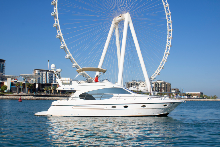 Dubai Marina: Private Yacht Tour with Small Group