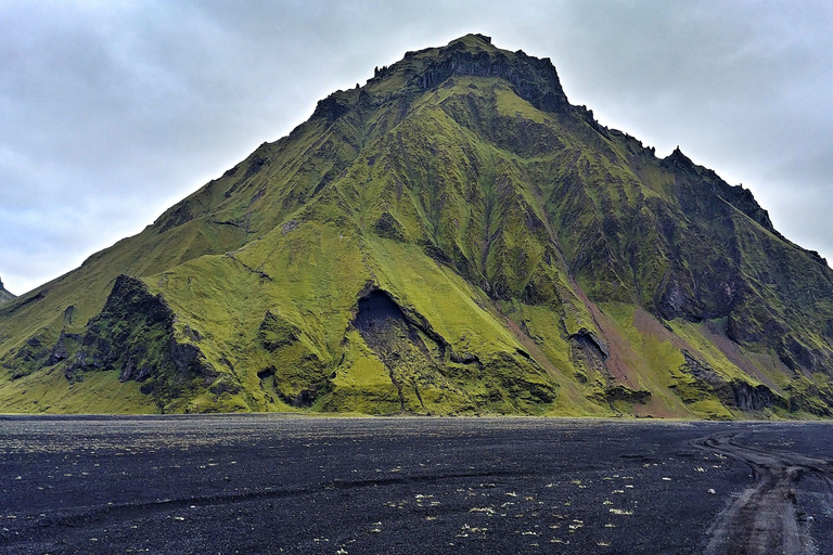 Private Südküsten-, Eishöhlen- und Black Sands-Tour